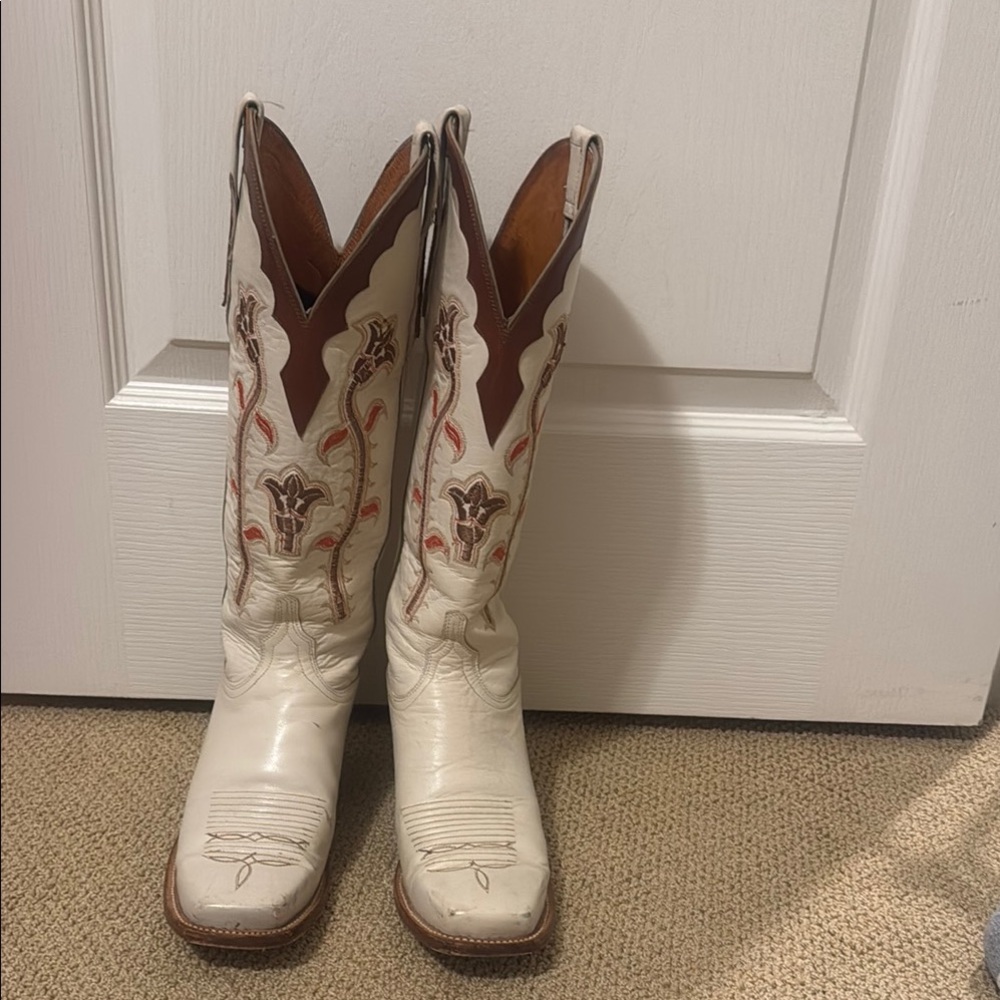 White and Brown Western Cowboy Boots. Square toed cutter boots